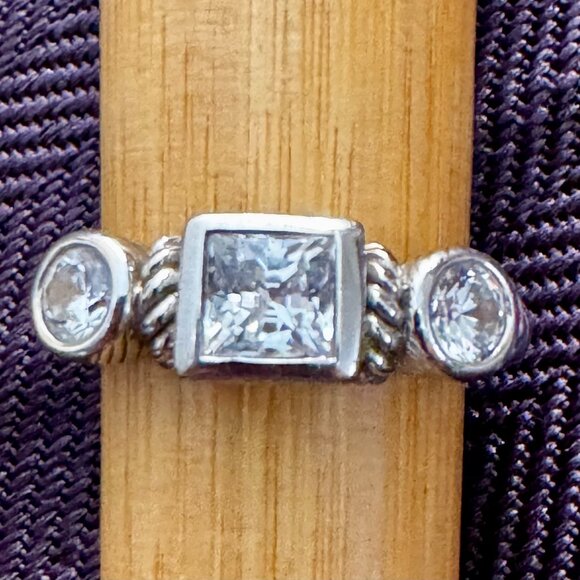 Judith Ripka Sterling Silver Diamonique 3 Stone Set Ring Womens size 6 - Picture 1 of 8